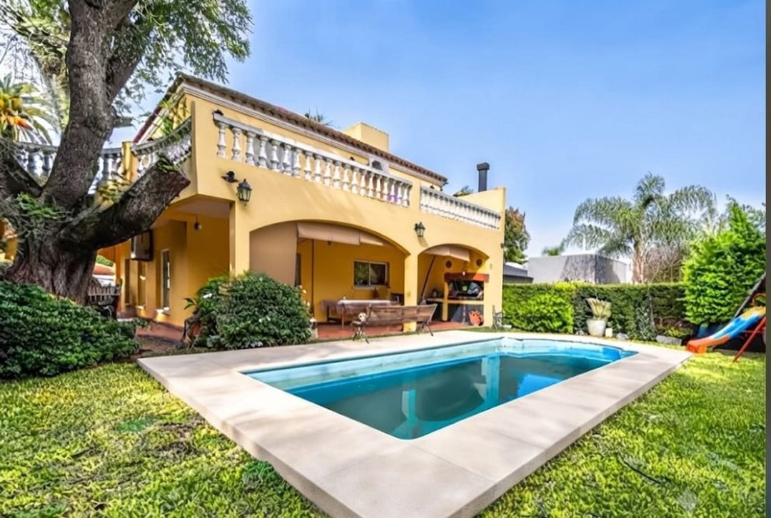 CASA EN VENTA EN JARDINES DE ESCOBAR C/PILETA
