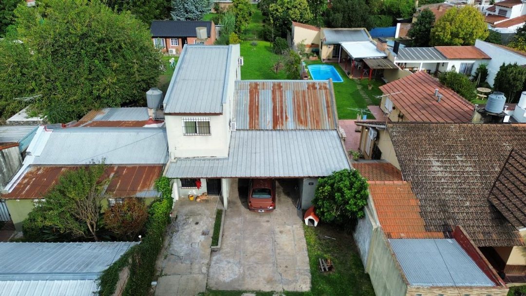 CASA 7 AMBIENTES EN VENTA MONTE GRANDE GRAN LOTE