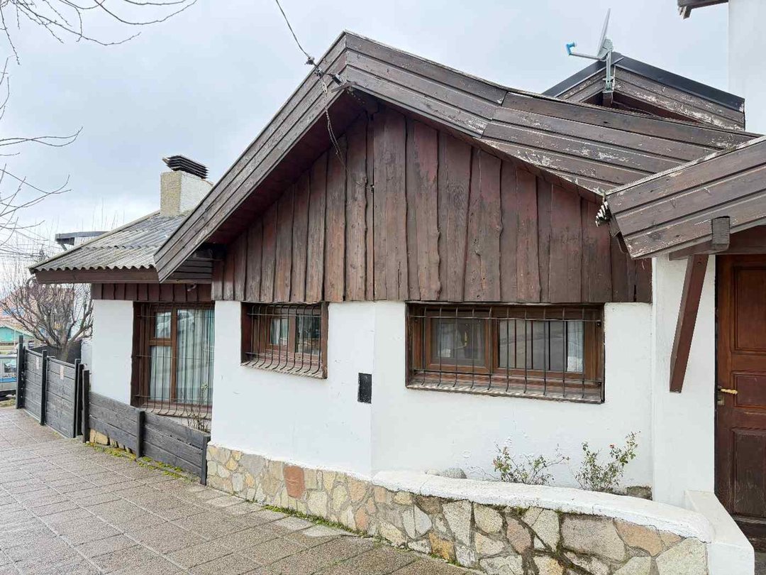 Casa en venta + duplex 3 amb. centrico