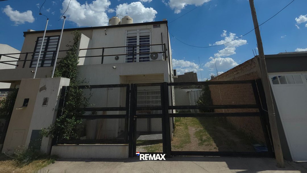 DÚPLEX 3 AMBIENTES EN VENTA /COCHERA/ PATIO