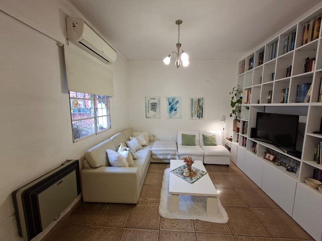 Casa en PH, 2 Dormitorios, Domingo Silva al 2400.