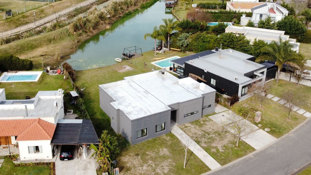 Casa al agua en Venta 5 amb. El Cantón Norte