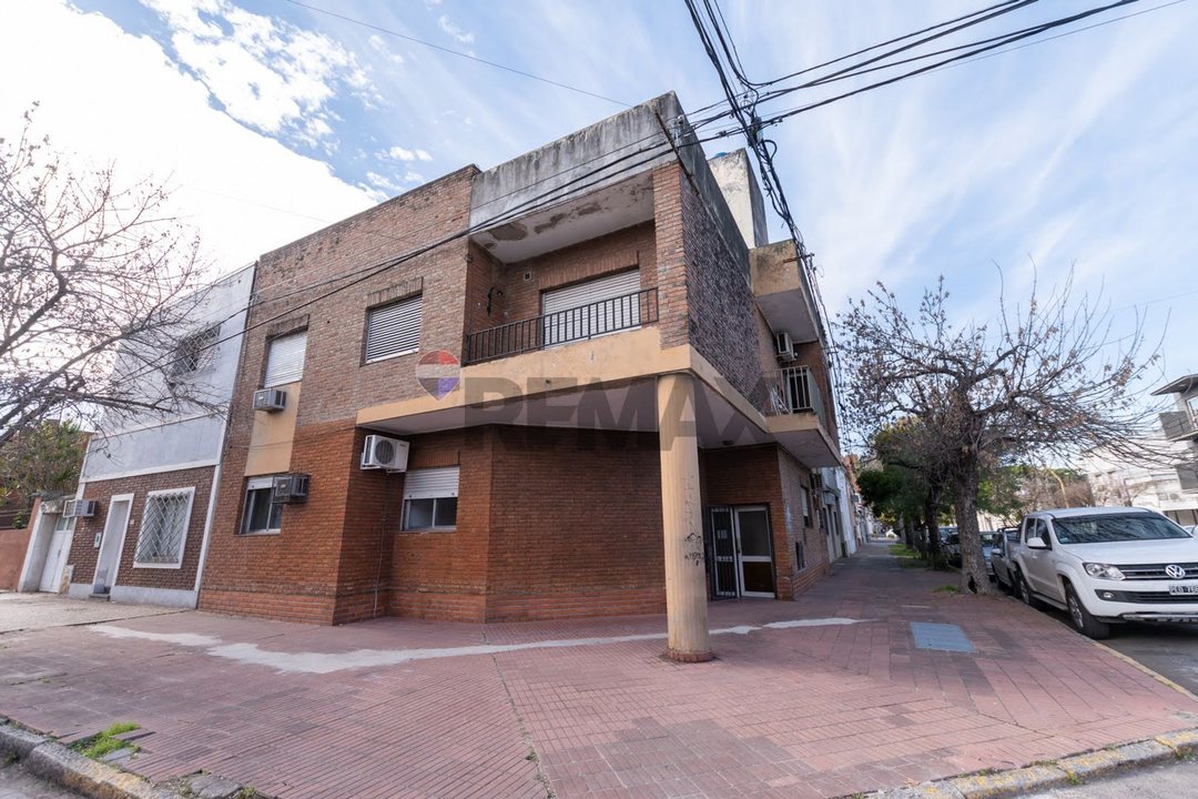 Dpto en venta de 2 dormis y patio B°Candioti Norte