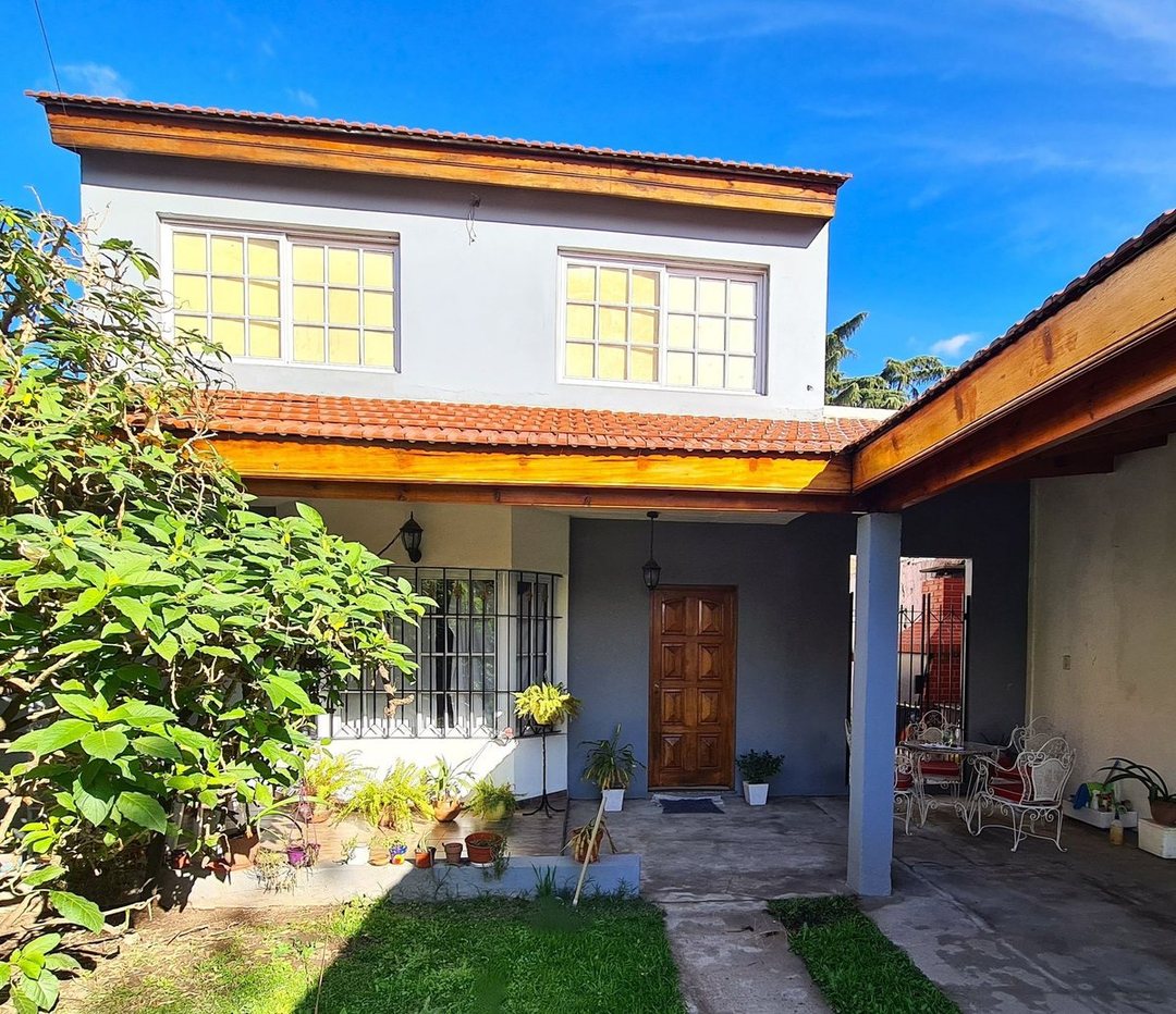 CASA CHALET CON TERRENO PROPIO Y DEPTO EN P.ALTA