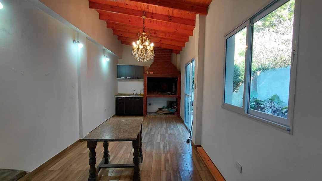 5 Amb CASA Jardin Quincho Cochera VENTA FLORES