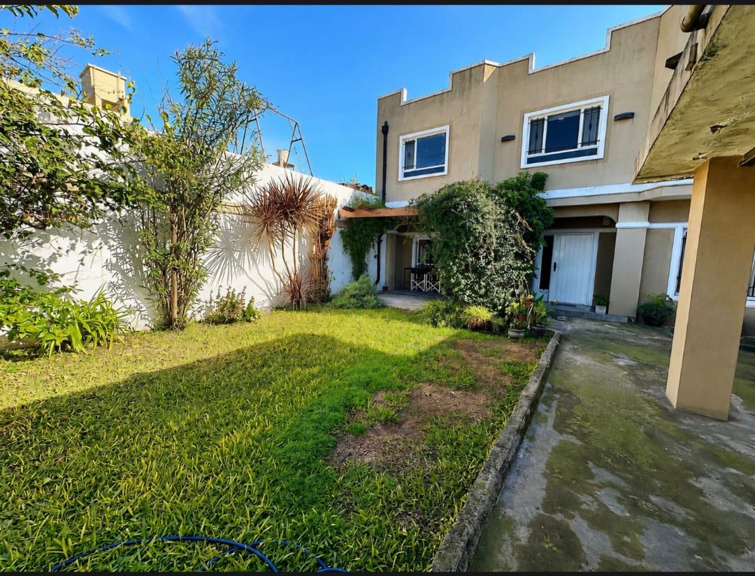VENTA CASA 5 AMBIENTES EN VILLA LUZURIAGA