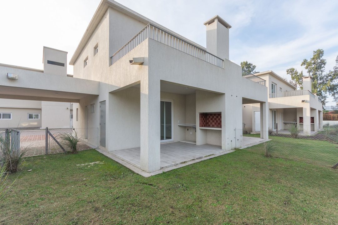 VENTA CASA DUPLEX 3 AMBIENTES CHIC VILLAGE PILAR
