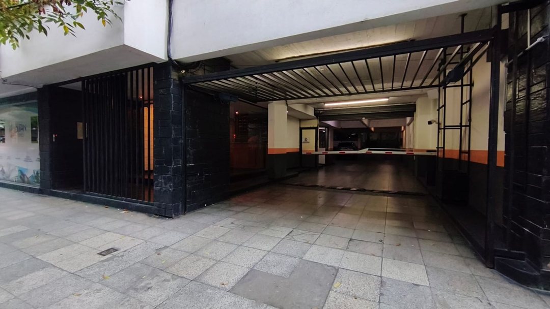 VENTA Cochera cubierta en pleno centro