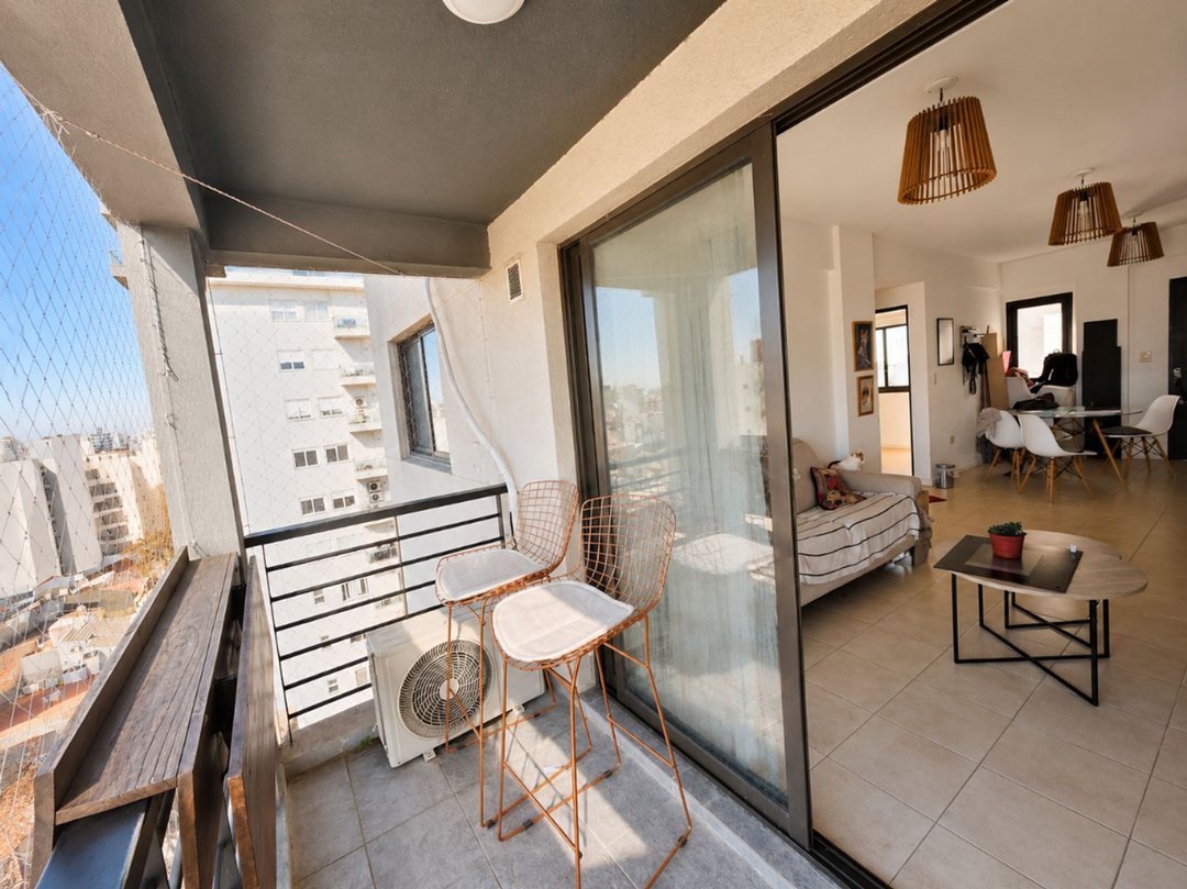 VENTA DEPTO 3AMB CASEROS CENTRO BALCON CON COCHERA