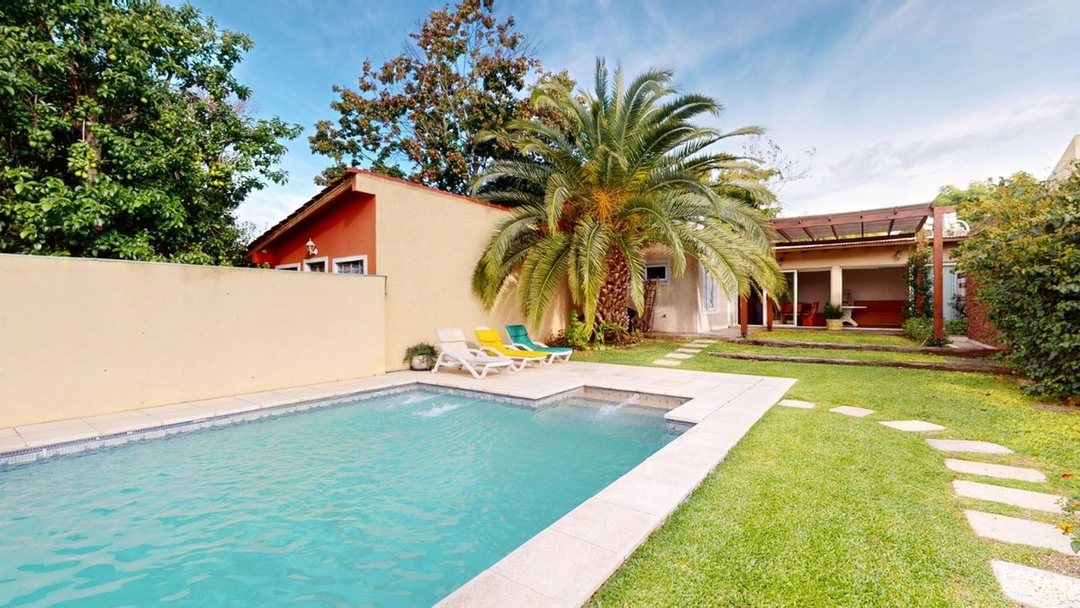 Venta de Casa en city bell 4 dormitorios.