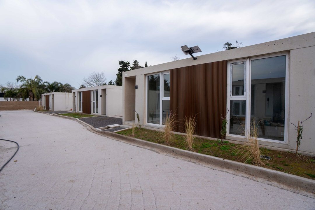 CASA EN VENTA EN COMPLEJO CERRADO "BRUK"
