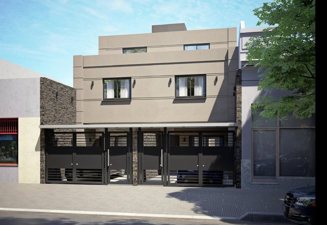 VENTA TRIPLEX 4 AMB. C/COCHERA, PARQUE Y PARRILLA