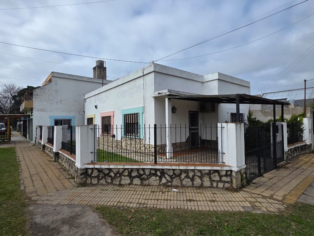 CASA CON LOCAL EN VENTA LONGCHMPS