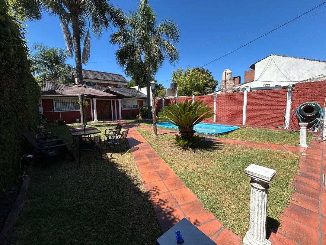 CASA ITUZAINGO LOTE 400M2 PILETA QUINCHO COCHERA