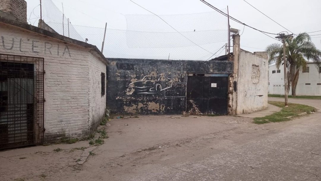 VENTA TERRENO CON MEJORAS EN BLAS PARERA