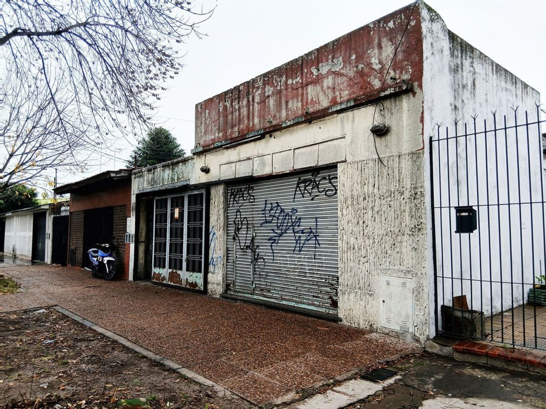 Venta casa c/cochera y local a refaccionar