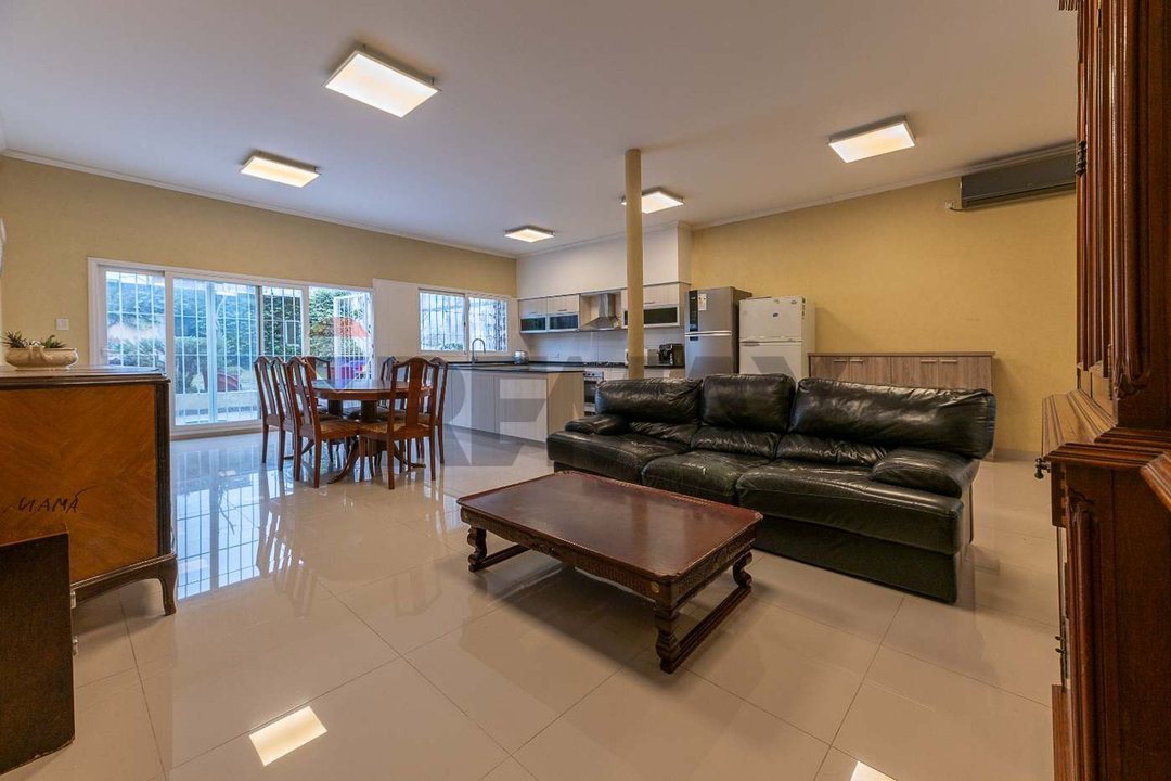 CASA EN VENTA 8 AMB CON JARDIN QUINCHO Y COCHERA