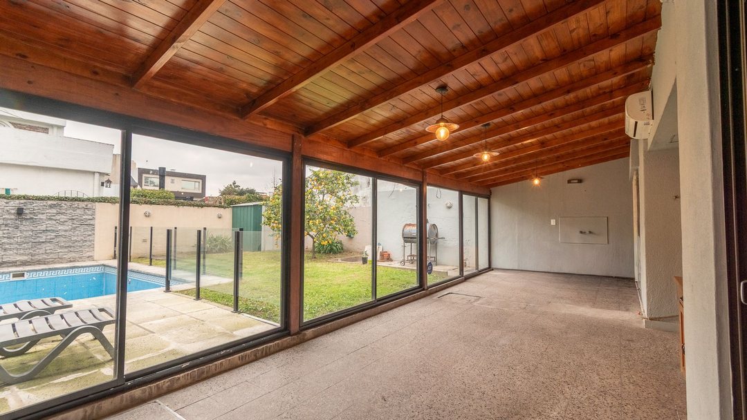 VENTA CASA 3 AMB. CON PILETA EN HAEDO