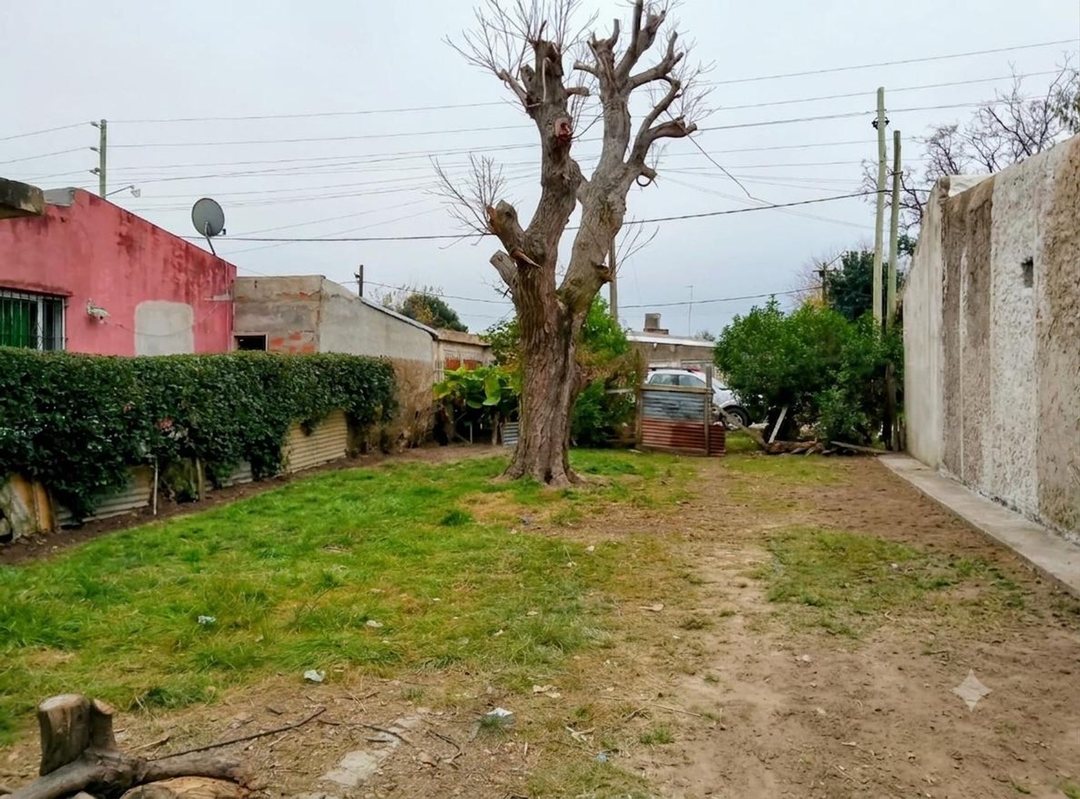 LOTE CON CONSTRUCCION EN VENTA EN LA PLATA