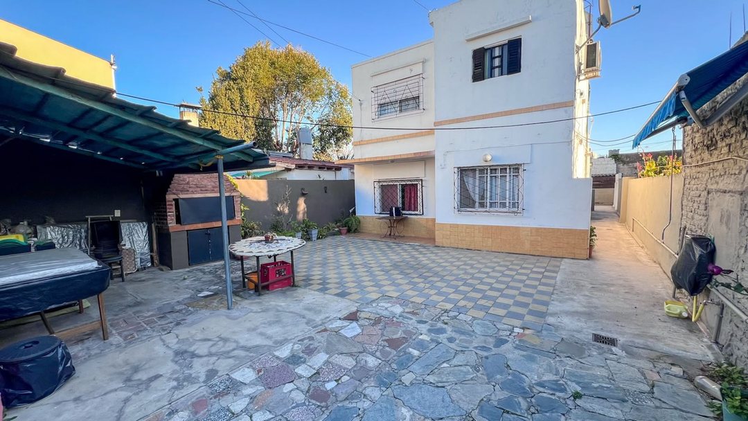 VENTA CASA MULTIFAMILIAR CON LOCAL EN BOULOGNE