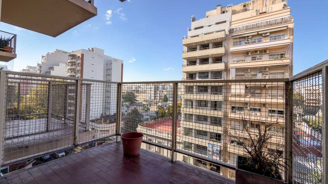 VENTA DPTO 3 AMB BALCON Y COCHERA - FLORES