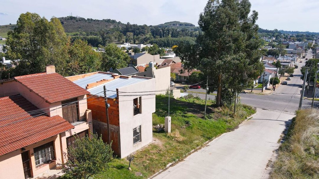 LOTE CON  DOS DUPLEX A TERMINAR EN TANDIL.