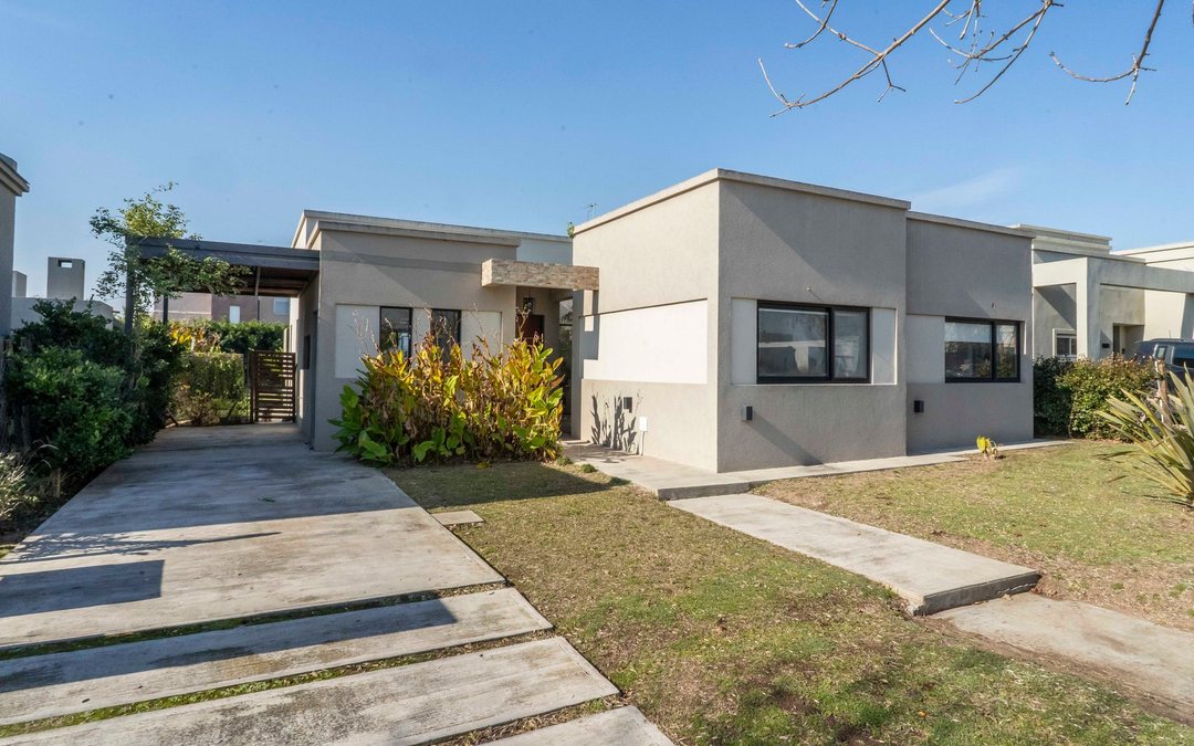 CASA EN VENTA 4 AMB - SAN ALFONSO