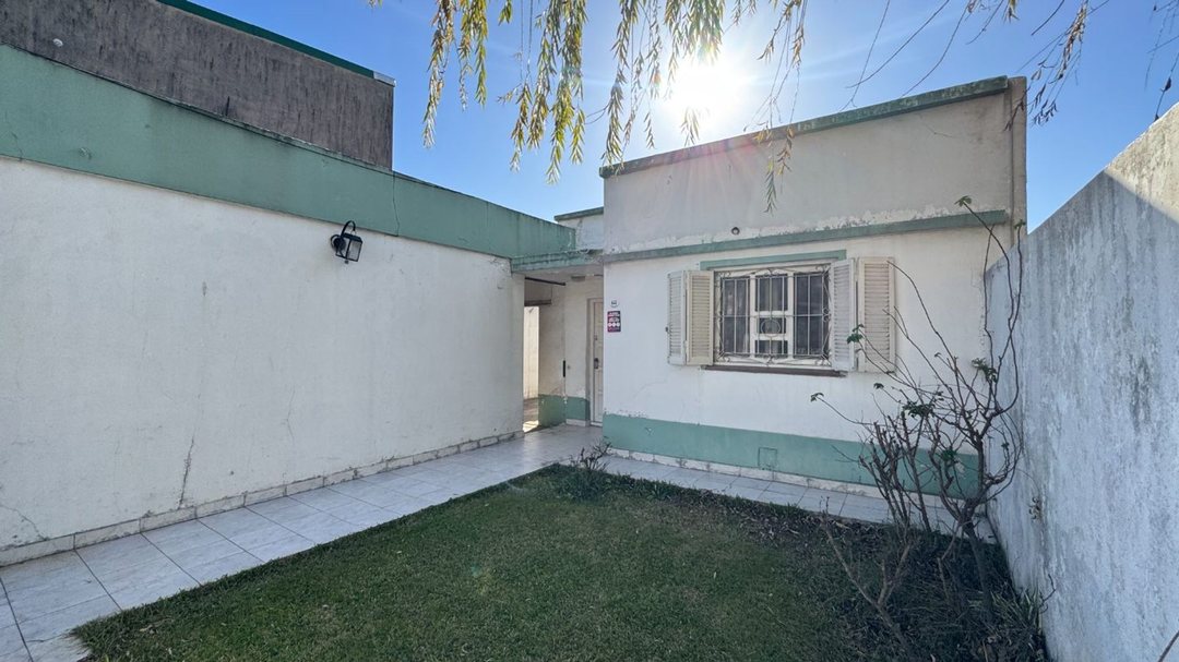 Casa en venta sobre lote propio de 4 amb + jardin