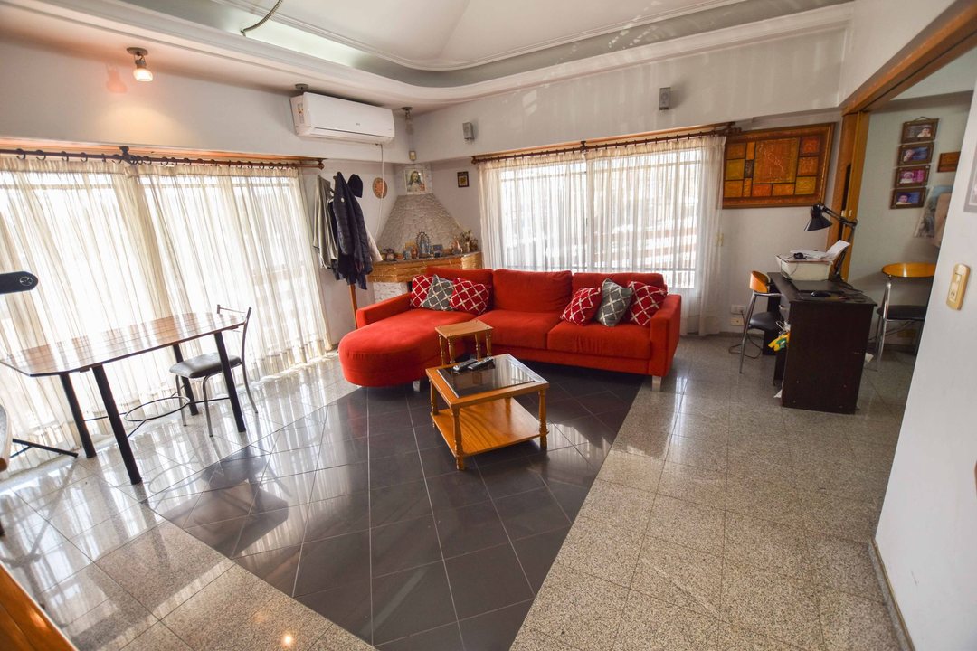 VENTA CASA 3 DORMITORIOS COCHERA Y LOCAL COMERCIAL