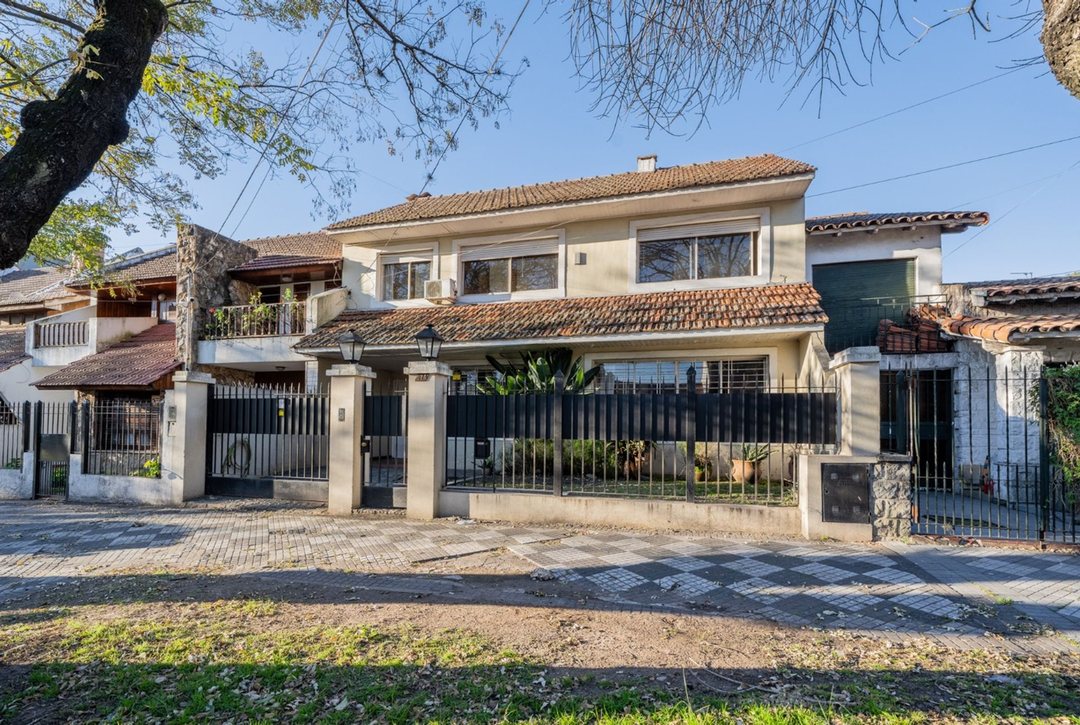 Venta Casa 7 Amb., Garage y parque, Monte Grande