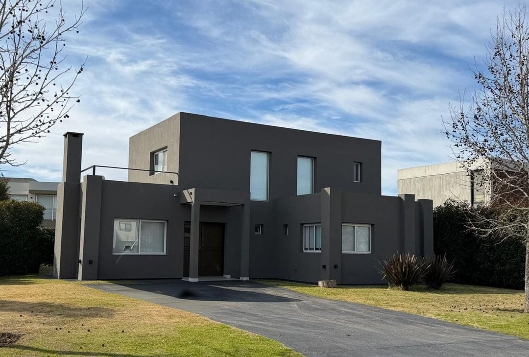 VENTA CASA c/hab pcipal abajo en AYRES PLAZA PILAR