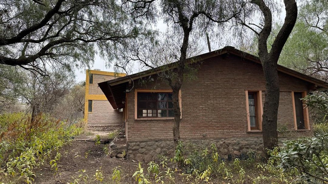 EN VENTA CASA A REFACCIONAR EN CAPILLA DEL MONTE