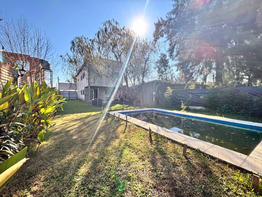 VENTA CASA/LOTE  EN GENERAL RODRIGUEZ CON PILETA
