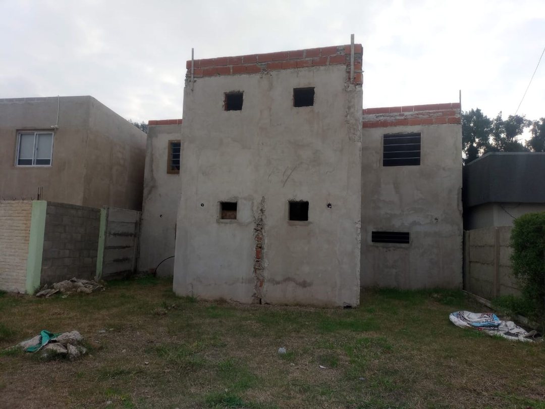 VENTA CASA ZARATE 4 AMBIENTES