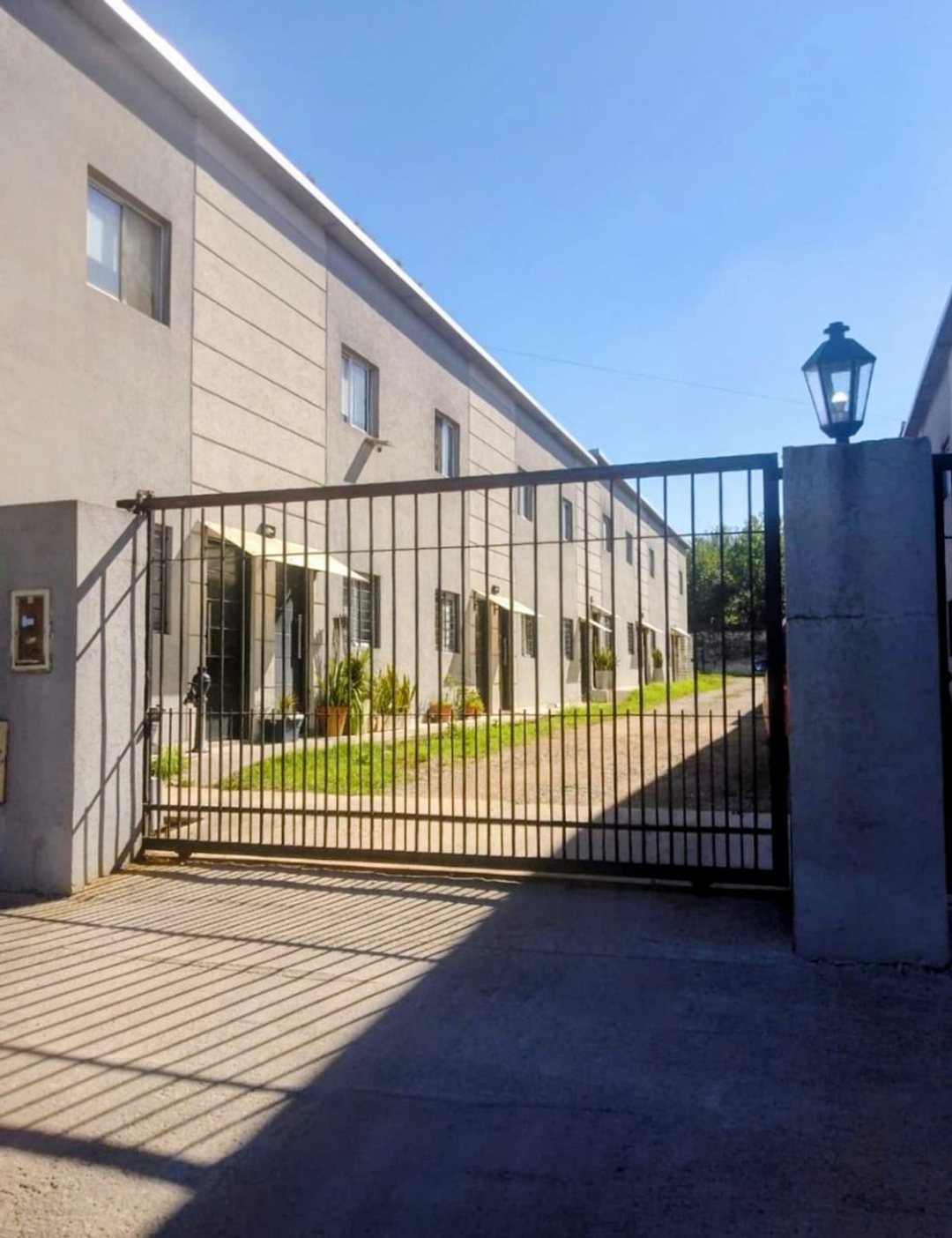 Venta depto. duplex 2 amb. patio villa de Mayo
