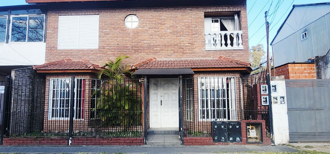 PH EN VENTA AL FRENTE 4 AMBIENTES VILLA DE MAYO