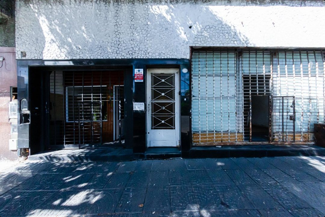 Venta 2 LOCALES Pompeya + CASA 3 dorm, terraza