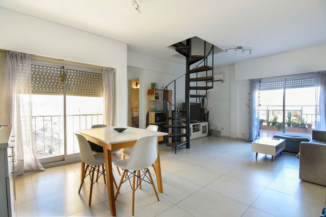 VENTA DEPTO DUPLEX 4 AMB BALCÓN ATERRAZADO Y PATIO