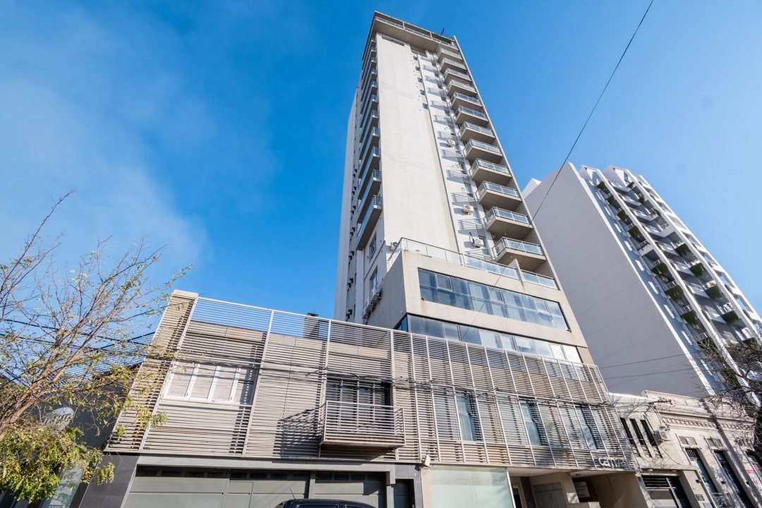 SE VENDE DPTO. DE 2 DORM. C/COCHERA EN BARRIO SUR!