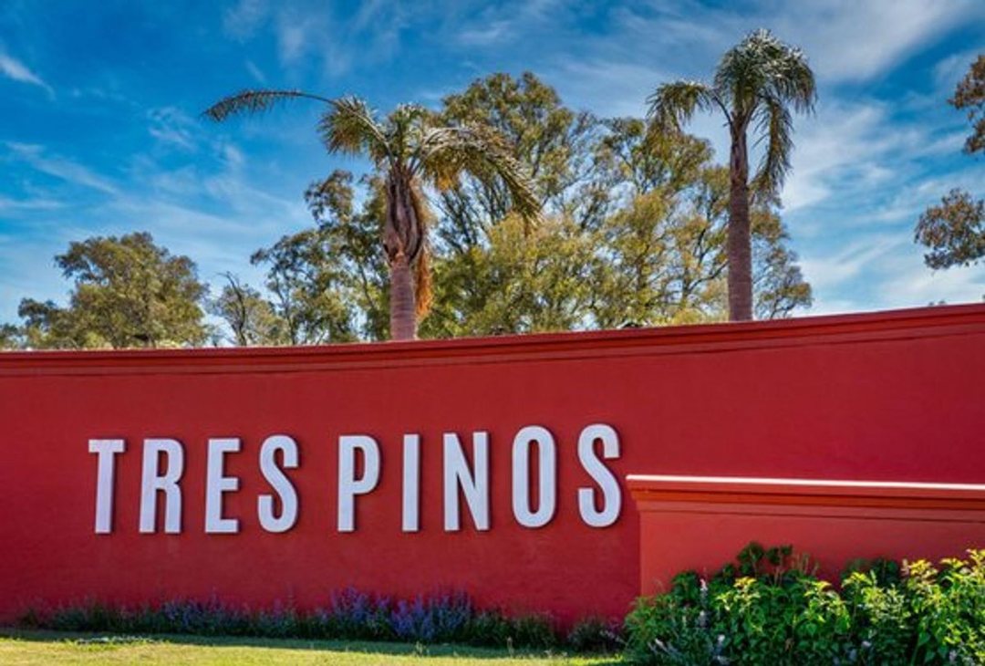 VENTA LOTE TRES PINOS EN BARRIO ISLA