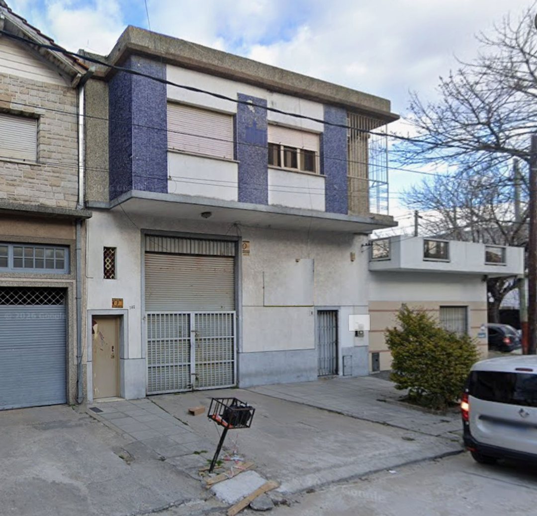 Casa con galpón en 2 ptas, en venta 267 m2 Lanús O