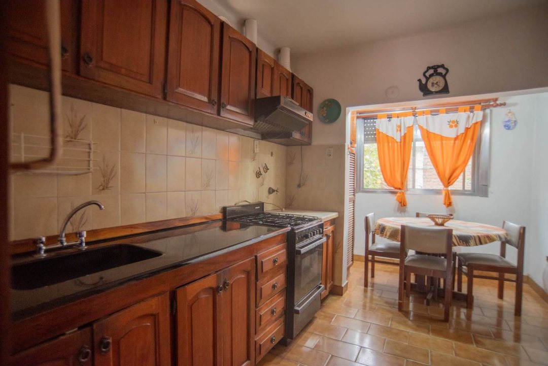 CASA 6 AMB MULTIFAMILIAR CON COCHERA VENTA QUILMES