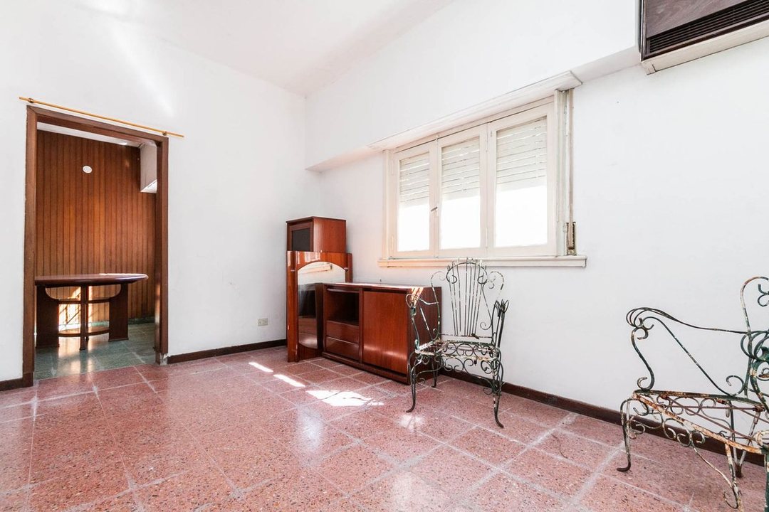 CASA DE 3 AMB CON LOCAL Y COCHERA - LANÚS