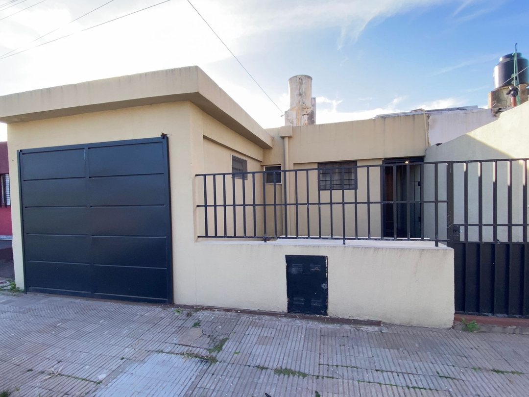 OPORTUNIDAD ! CASA A LA VENTA EN BARRIO LUDUEÑA