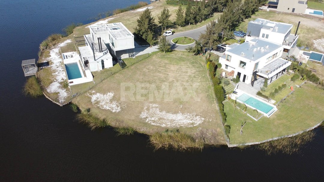 Venta Lote Naudir Escobar a Laguna y cerca a House