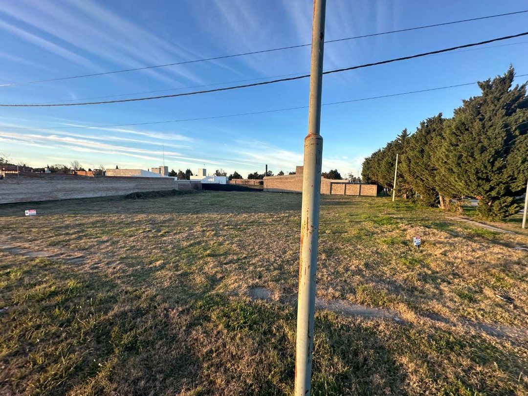 VENDE Terreno esquina de 300 m2 en Arroyo Seco