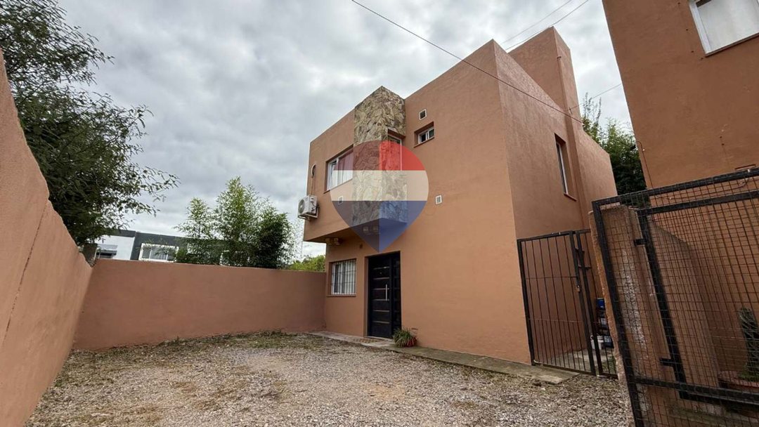 VENTA DUPLEX 3 DORMITORIOS B° LOS PERALES