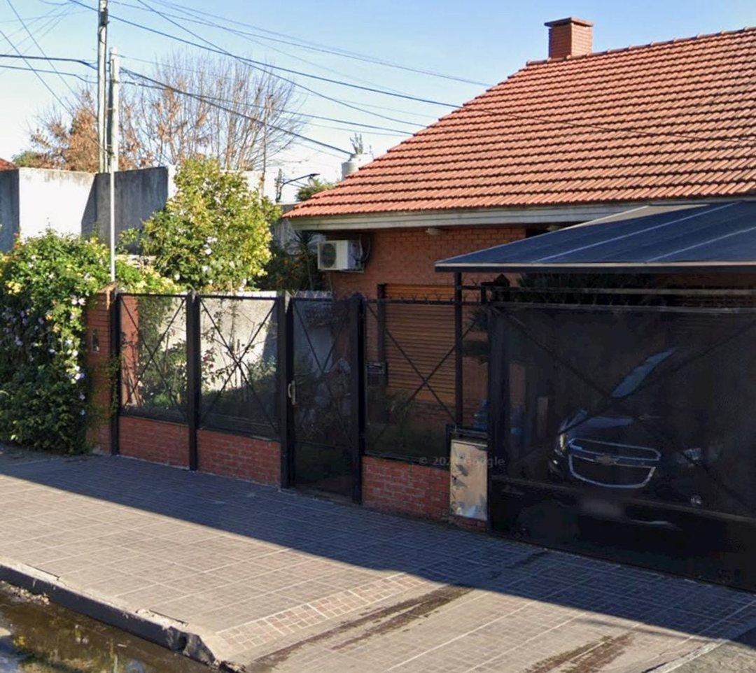 CASA TIPO CHALET EN VENTA,  LOMAS DE ZAMORA