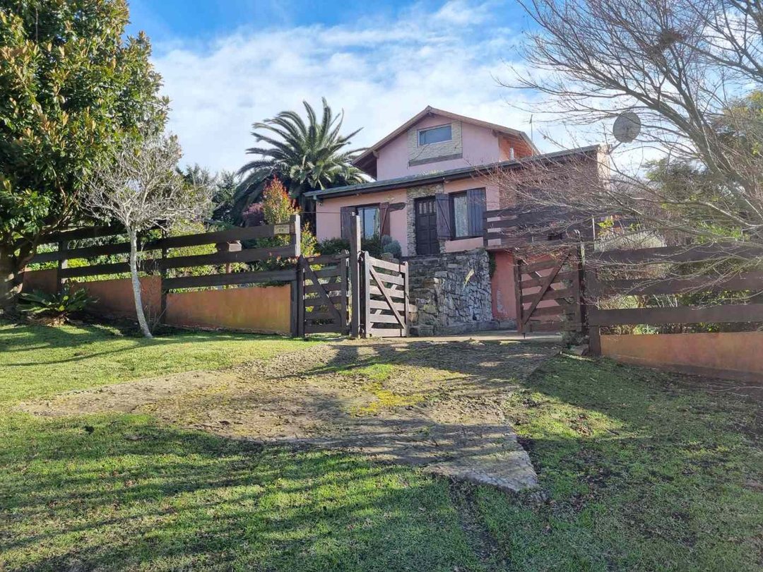 VENTA CASA 4 AMBIENTES SIERRA DE LOS PADRES