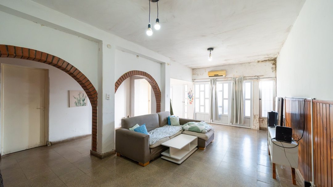 Casa con Pileta y Jardin - Baigorria